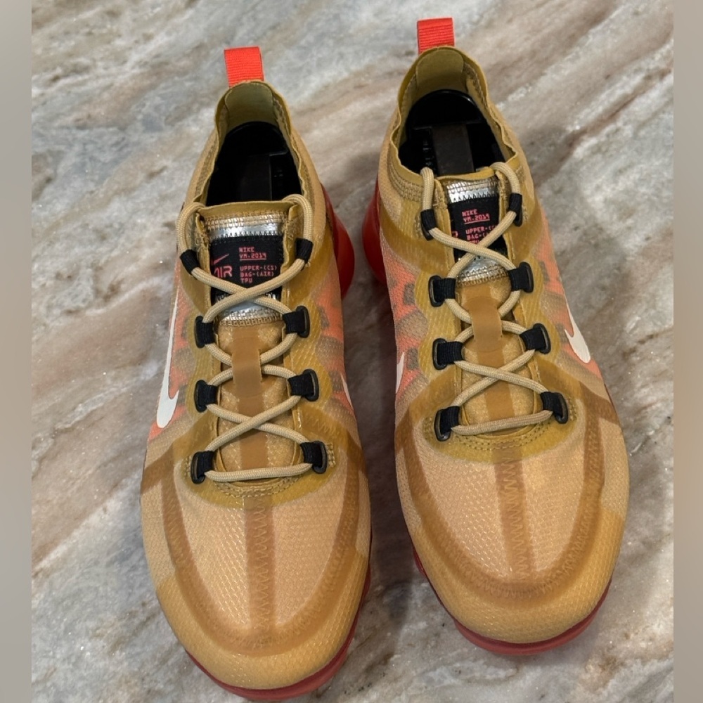 Men’s NIKE AIR VaporMax 2019 running shoes- Red/gold. Size 7.5 - Picture 8 of 10